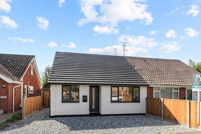 2 Bedroom Semi-Detached Bungalow To Rent In Swanbourne Road, Littlehampton, BN17