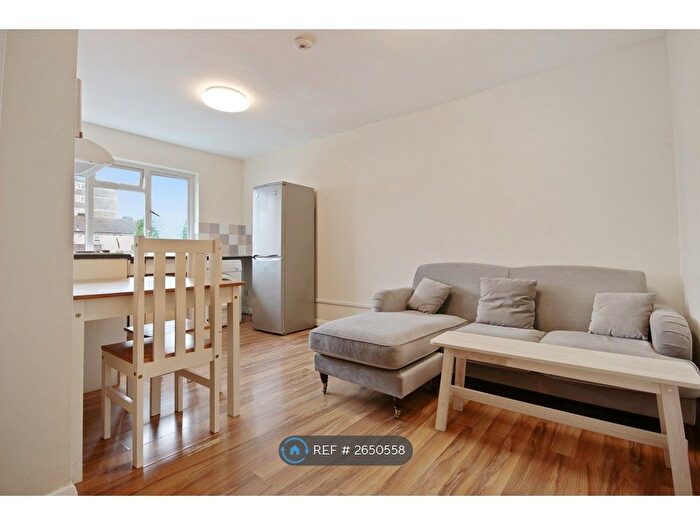 2 Bedroom Flat To Rent In Claremont Close, London, E16