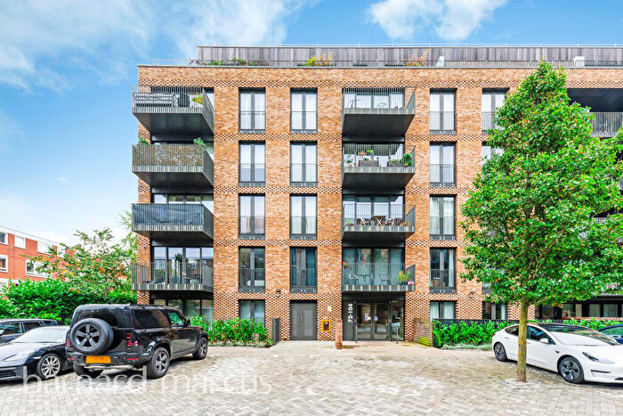 2 Bedroom Apartment To Rent In Battersea, London, SW11