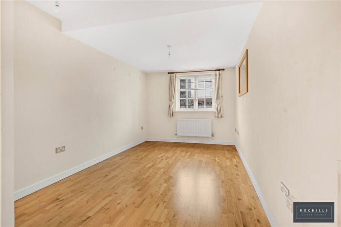 1 Bedroom Apartment For Sale In Strata Court, Bridge Street, Walton-on-Thames, Surrey, KT12