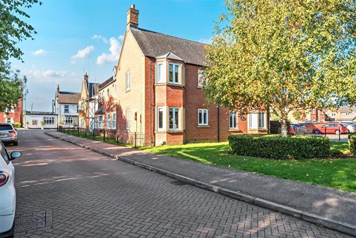2 Bedroom Apartment For Sale In Reffield Close, Towcester, NN12