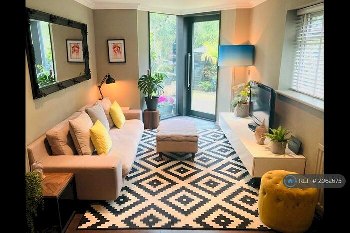 1 Bedroom Flat To Rent In Leathwell Road, London, SE8