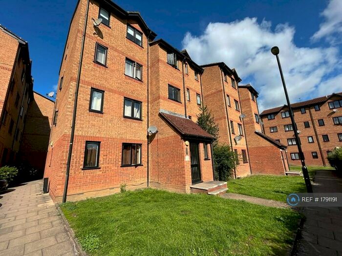 1 Bedroom Flat To Rent In Baildon Street, London, SE8