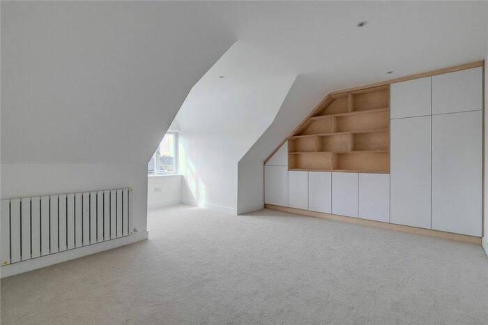 2 Bedroom Flat To Rent In Emanuel Avenue, London, W3