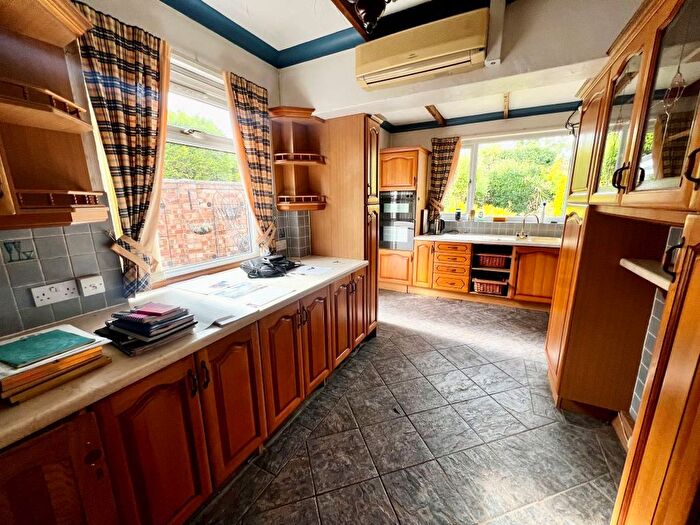 2 Bedroom Detached House For Sale In Martin Dene, Bexleyheath, Kent, DA6