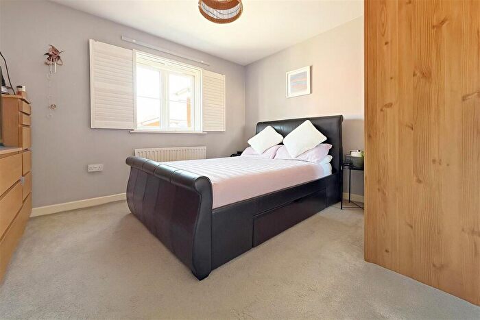 2 Bedroom Maisonette For Sale In Pearson Grove, Chelmsford, CM1