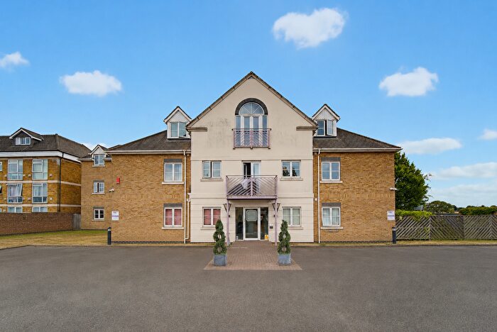 3 Bedroom Flat For Sale In London Road, Ashford, TW15