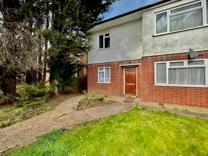 2 Bedroom Flat To Rent In Tolcarne Drive, Pinner, HA5