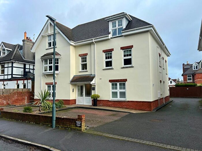 2 Bedroom Apartment For Sale In Alumhurst Road, Alum Chine, BH4