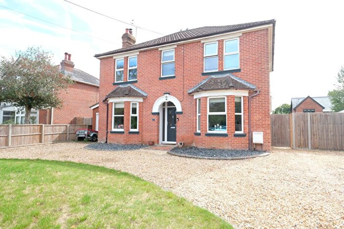 4 Bedroom Detached House For Sale In Cooks Lane, Calmore, SO40