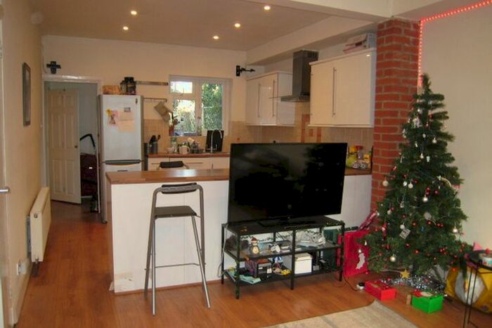 2 Bedroom Flat To Rent In Shanklin Road, Brighton, BN2
