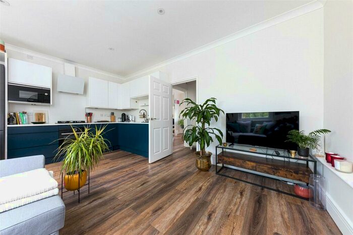 2 Bedroom Terraced House To Rent In Caledonian Road, Islington, N1