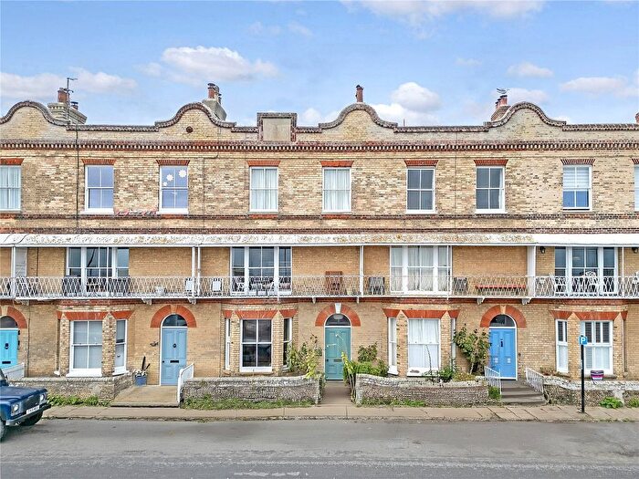 2 Bedroom Flat For Sale In Market Cross Place, Aldeburgh, Suffolk, IP15