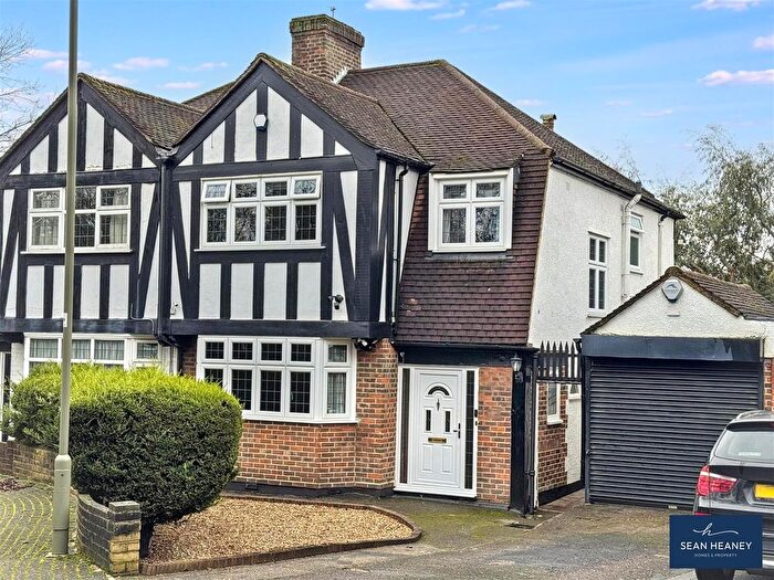 4 Bedroom Semi Detached House For Sale In Great North Road, New Barnet, Barnet, EN5