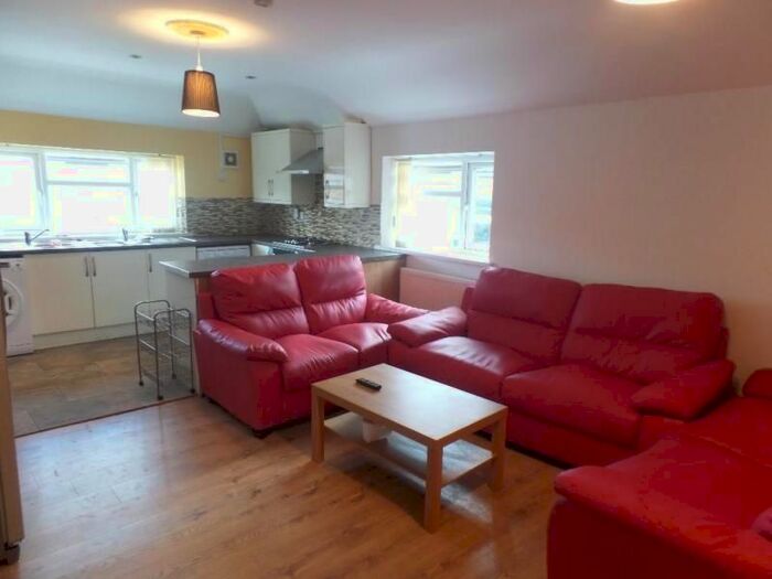 6 Bedroom Flat To Rent In Woodville Road, Cathays, Cardiff, CF24