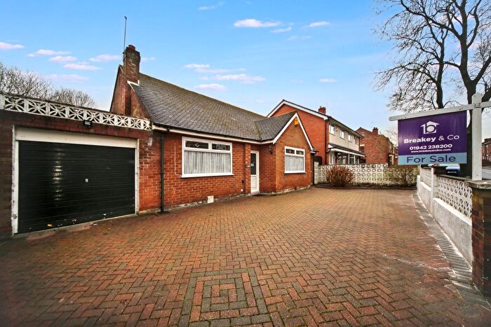 3 Bedroom Detached Bungalow For Sale In Billinge Road, Wigan, WN5