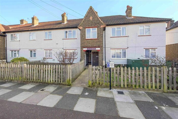 2 Bedroom Flat For Sale In Andover Road, Twickenham, TW2