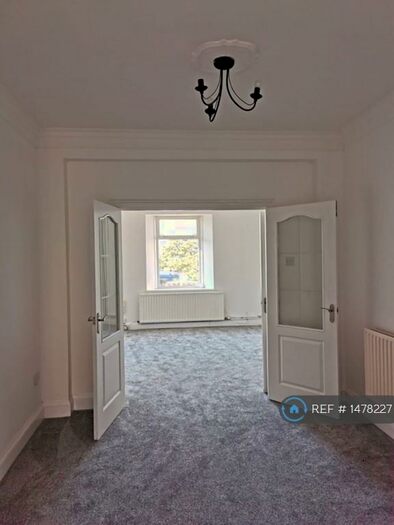 4 Bedroom End Of Terrace House To Rent In Midland Place, Swansea, SA7