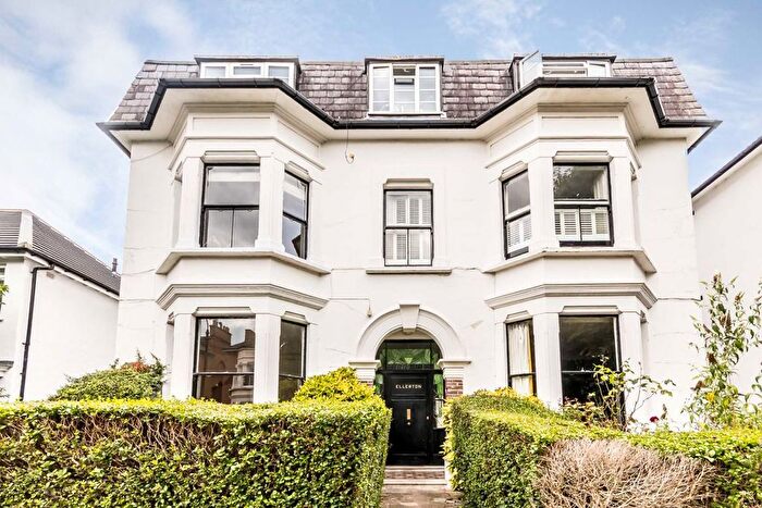 2 Bedroom Flat To Rent In Avenue Crescent, Acton, W3