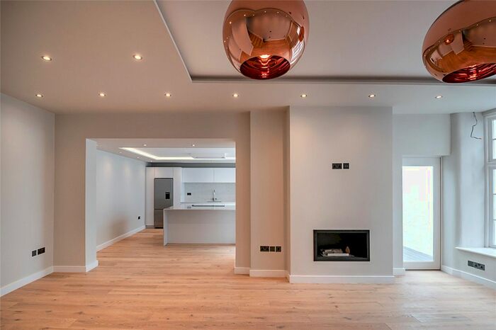 2 Bedroom Mews To Rent In Burton Mews, London, SW1W