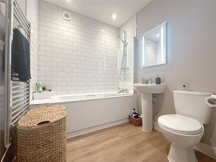 2 Bedroom Apartment To Rent In Chaucer Grove, Exeter, EX4