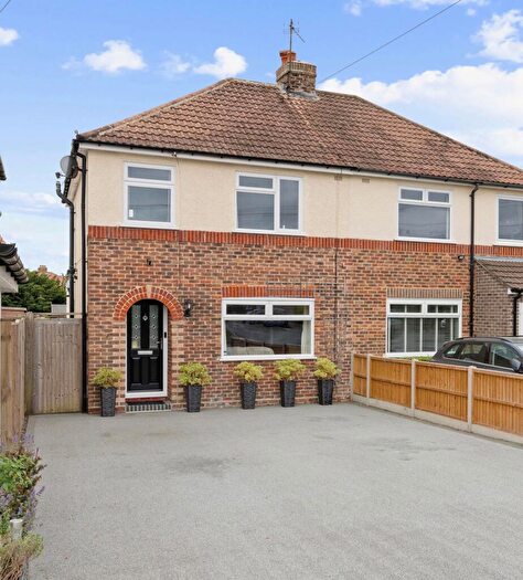 3 Bedroom Semi-Detached House For Sale In Walnut Avenue, Chichester, PO19