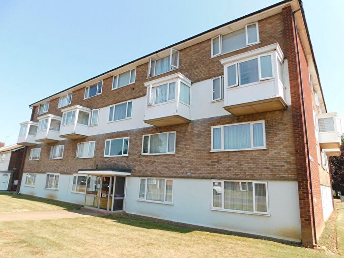 2 Bedroom Maisonette To Rent In Birchen Grove, Luton, Beds, LU2