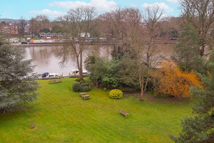 2 Bedroom Flat For Sale In Broom Park, Teddington, TW11 - Photo 3