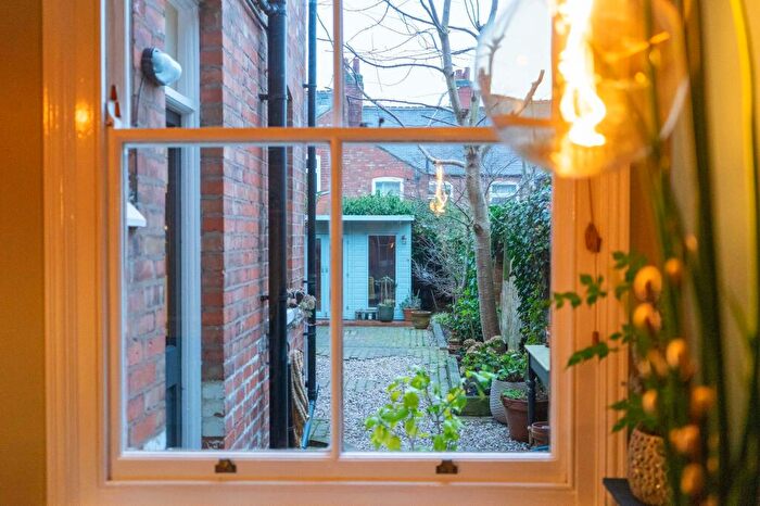 3 Bedroom Terraced House For Sale In Adderley Road, Clarendon Park, Leicester, LE2