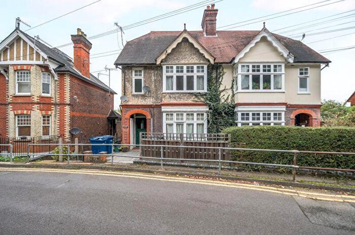 2 Bedroom Triplex To Rent In Croft Road, Godalming, GU7