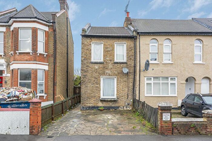 3 Bedroom Semi-Detached House For Sale In Totteridge Road, Enfield, EN3