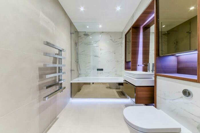 1 Bedroom Flat To Rent In Piazza Walk, Goodman' S Fields, Aldgate, London, E1