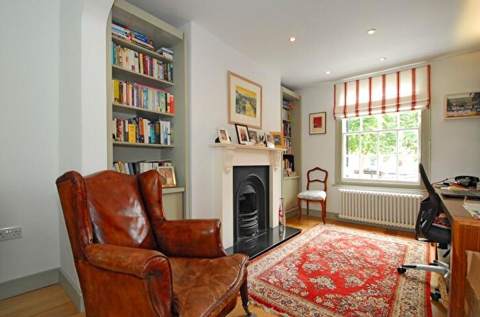4 Bedroom House To Rent In Cleaver Square, SE11