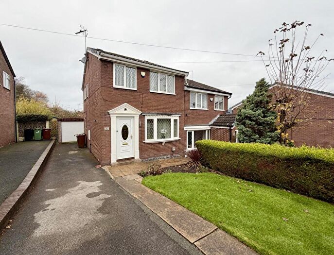 3 Bedroom Semi Detached House For Sale In Greenfield View, Kippax, Leeds, LS25