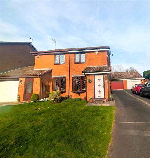 2 Bedroom Semi Detached House For Sale In Linnet Close, Halesowen, B62