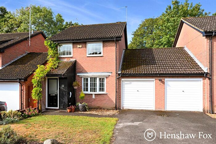 3 Bedroom Link Detached House For Sale In Nutshalling Avenue, Rownhams, Hampshire, SO16