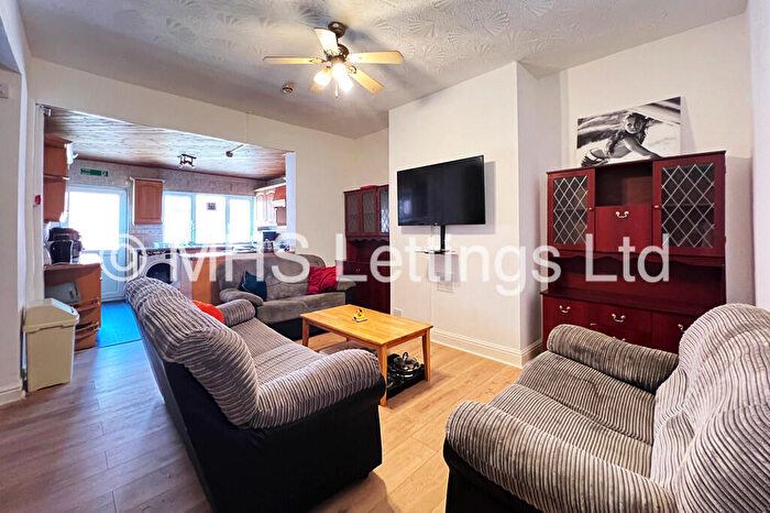 7 Bedroom Terraced House To Rent In Brudenell Mount, Leeds, LS6