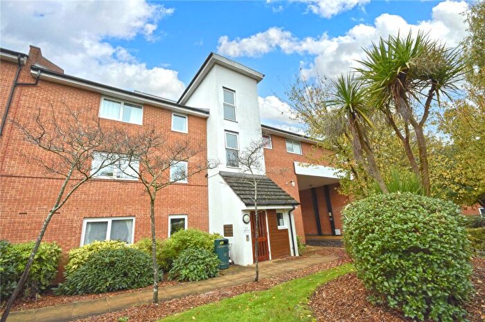 2 Bedroom Apartment To Rent In Parsons Close, Aldershot, Hampshire, GU11