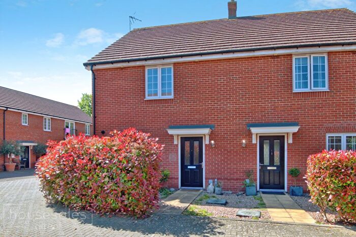 3 Bedroom Semi Detached House For Sale In Maplebrook Mews, Billericay, CM12