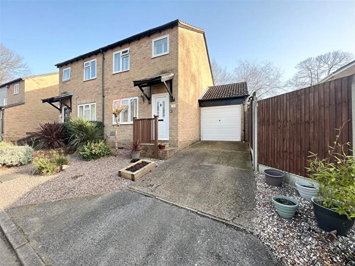 3 Bedroom Property For Sale In Falkland Place, Chatham, ME5