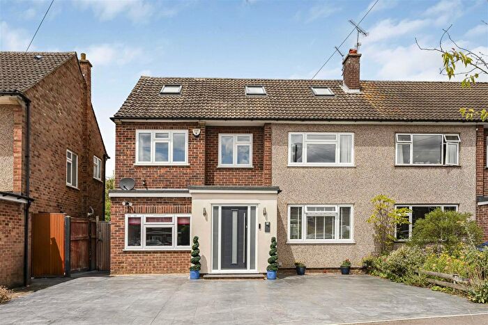 5 Bedroom Semi-detached House For Sale In Chestnut Avenue, Ware, SG12