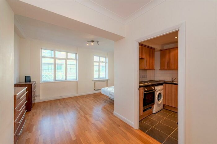 Apartment To Rent In Euston Road, NW1