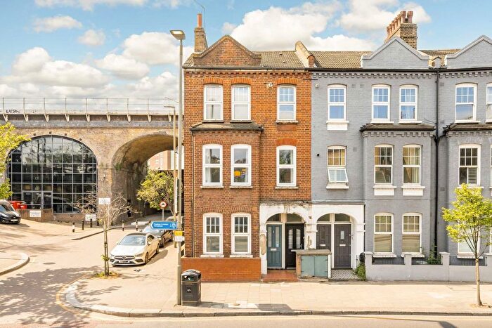 1 Bedroom Flat To Rent In Queenstown Road, Battersea, SW8