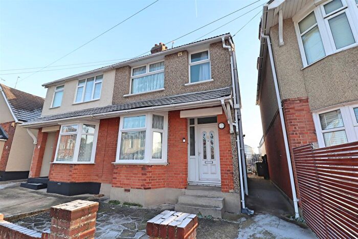 3 Bedroom Semi-Detached House To Rent In Hunnable Road, Braintree, CM7