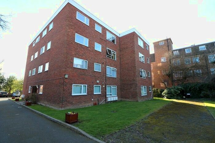 2 Bedroom Flat To Rent In Mount Park Road, Ealing, London., W5