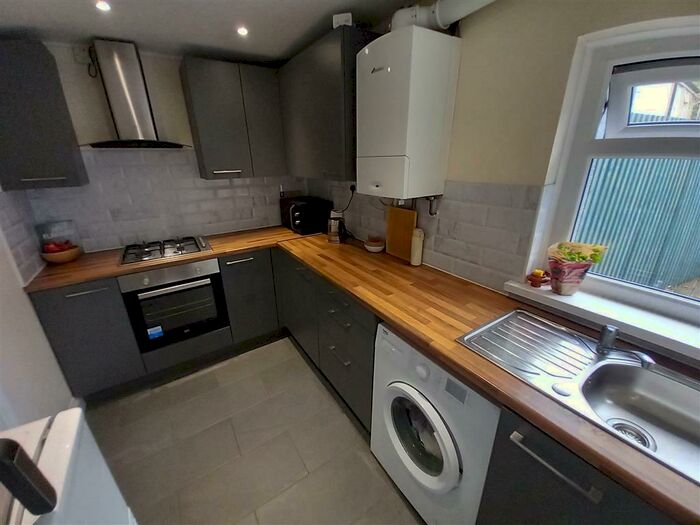 2 Bedroom Property To Rent In Wind Street, Aberdare, Rhondda Cynon Taff, CF44