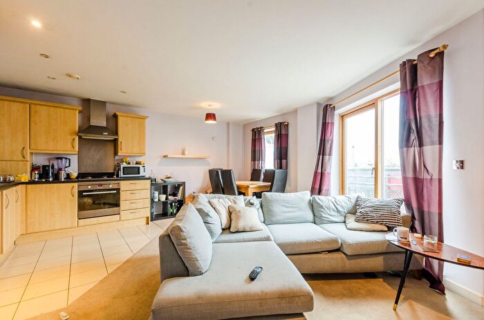 2 Bedroom Flat To Rent In Pancras Way, Bow, London, E3