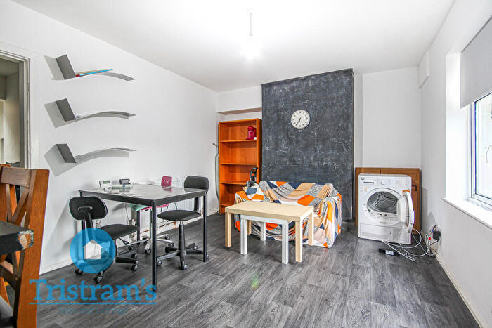 3 Bedroom Semi-Detached House To Rent In Wollaton Road, Nottingham, NG8