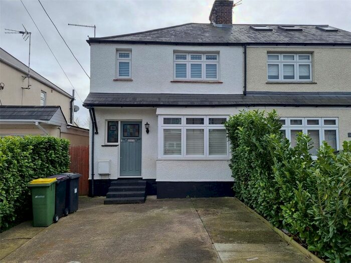 3 Bedroom Semi-Detached House To Rent In Queens Road, Rayleigh, Essex, SS6