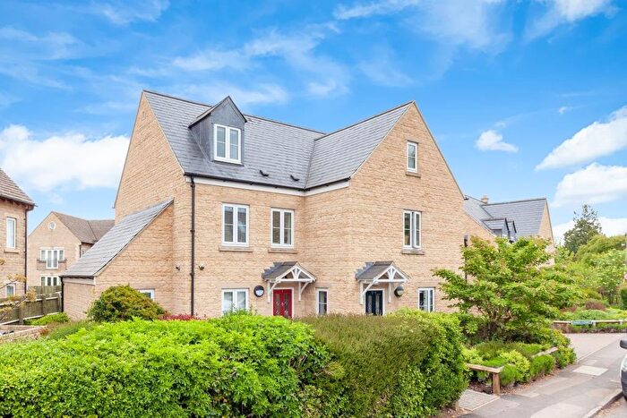 2 Bedroom Flat For Sale In Shipton Road, Woodstock, OX20